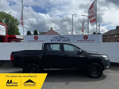Used Toyota HiLux Active 150 HP (110 kW) 2017 Black Pickup