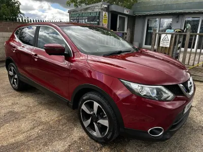 Used Nissan Qashqai N-TEC 110 HP (80 kW) 2015 Red SUV