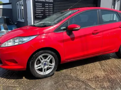 Usado Ford Fiesta 81 HP (59 kW) 2011 Vermelho Citadino