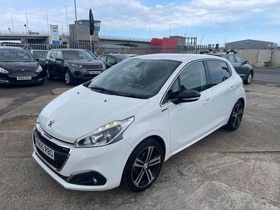 Used Peugeot 208 GT-line 100 HP (73 kW) 2015 White Hatchback