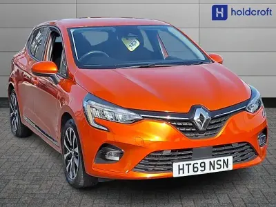 Used Renault Clio Iconic 101 HP (74 kW) 2019 Orange  Hatchback