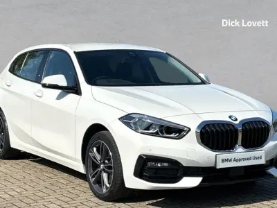 Used BMW 118 Sport Line 134 HP (98 kW) 2023 White Hatchback