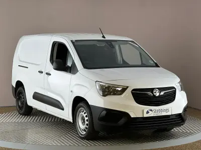 Używany Vauxhall Combo Edition 100 KM (73 kW) 2021 Biały Minivan
