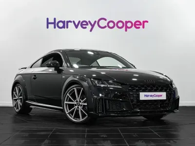 Begagnad Audi TT Black Edition 197 HK (144 kW) 2022 Svart Sportkupé