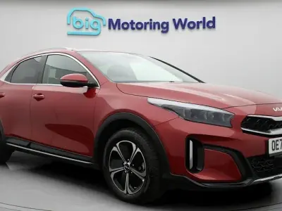 Usado Kia XCeed 141 HP (103 kW) 2023 Vermelho SUV