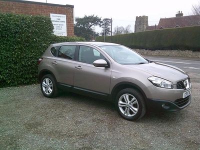 Used Nissan Qashqai 117 HP (86 kW) 2011 Beige SUV