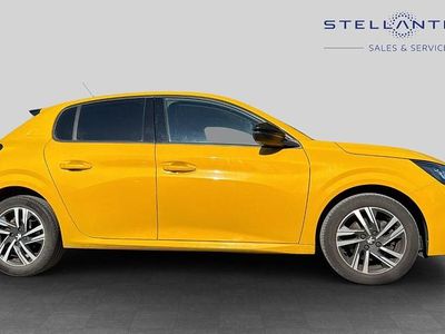 Used Peugeot 208 Allure+ 99 HP (72 kW) 2022 Yellow Hatchback