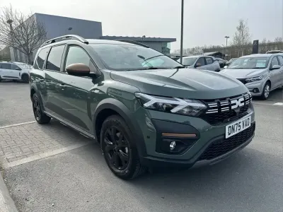 Used Dacia Jogger Extreme 141 HP (103 kW) 2025 Green MPV