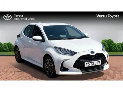 Used Toyota Yaris Design 113 HP (83 kW) 2024 White Hatchback