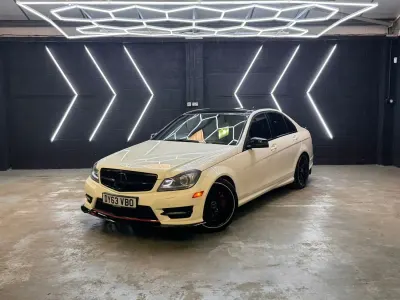 Käytetty Mercedes C350 AMG 2013 Valkoinen Sedan