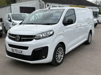 Second-hand Vauxhall Vivaro 100 CP (73 kW) 2023 Alb Monovolum