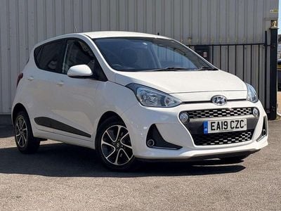 Used Hyundai i10 Premium 66 HP (48 kW) 2019 White Hatchback