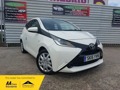 Used Toyota Aygo X-play 2015 White Hatchback