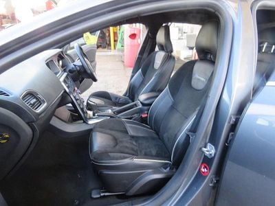 Used Volvo V40 R-Design 115 HP (84 kW) 2014 Grey Hatchback