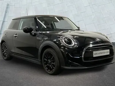 Używany Mini Cooper Classic 134 KM (98 kW) 2022 Czarny Hatchback