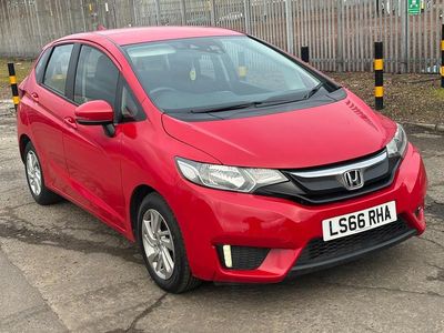 Used Honda Jazz SE 102 HP (75 kW) 2016 Red Hatchback