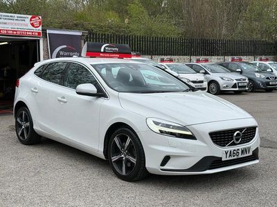 Begagnad Volvo V40 R-Design 2016 Vit Halvkombi