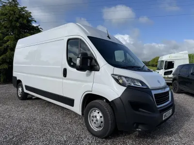 Usado Peugeot Boxer Premium 140 CV (102 kW) 2023 Blanco Van