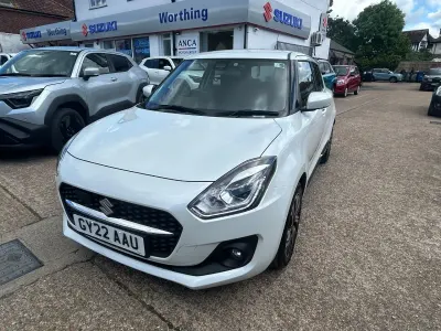 Używany Suzuki Swift SZ5 83 KM (61 kW) 2022 Biały Hatchback