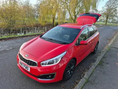 Used Kia Ceed 118 HP (86 kW) 2017 Red Hatchback