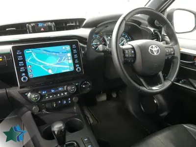 Second-hand Toyota HiLux 201 CP (147 kW) 2023 Alb Pickup
