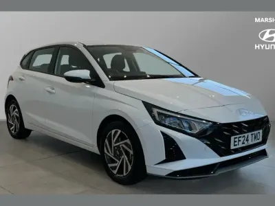 Used Hyundai i20 Advanced 100 HP (73 kW) 2024 White Hatchback