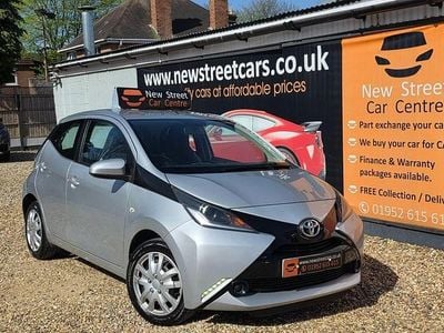 Usado Toyota Aygo X-play 2015 Prateado Citadino