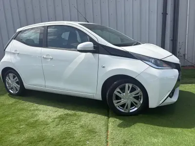 Usado Toyota Aygo x-press 69 CV (50 kW) 2015 Blanco Utilitario