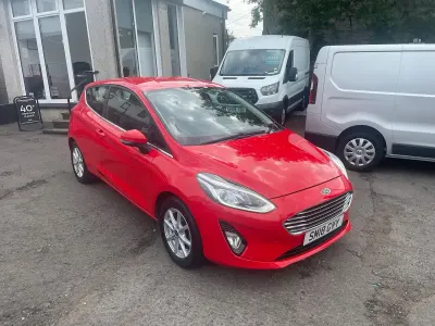 Used Ford Fiesta Zetec 70 HP (51 kW) 2018 Red Hatchback