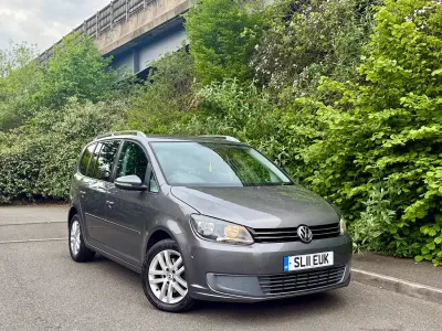 Begagnad VW Touran SE 105 HK (77 kW) 2011 Grå Minibuss