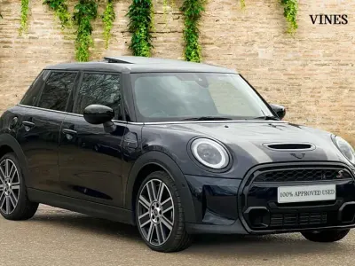 Używany Mini Cooper S Exclusive 176 KM (129 kW) 2024 Czarny Hatchback