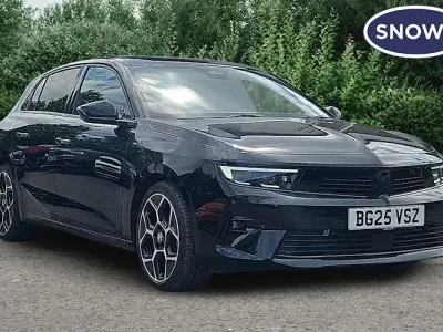 Używany Vauxhall Astra Ultimate 131 KM (96 kW) 2025 Czarny Hatchback