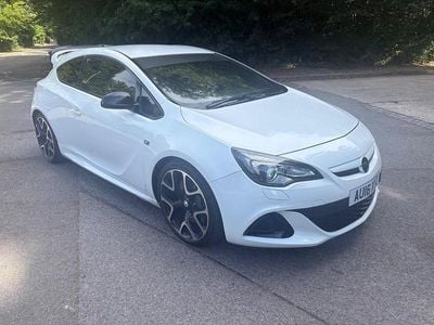 Used Vauxhall Astra GTC 280 HP (205 kW) 2016 White Hatchback