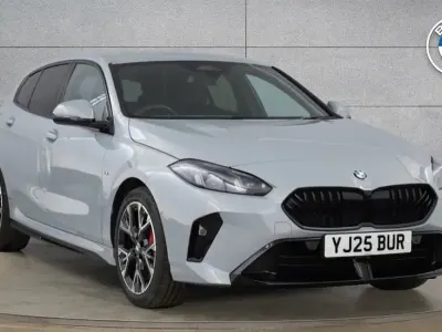 Begagnad BMW 120 M Sport 168 HK (123 kW) 2025 Grå Halvkombi