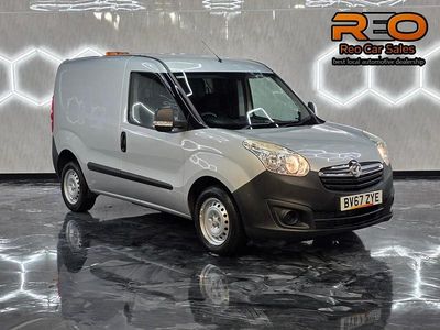 Used Vauxhall Combo S 95 HP (69 kW) 2017 Silver Van