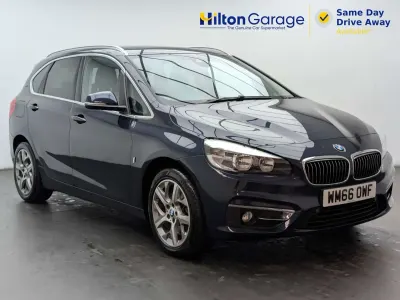 Begagnad BMW 225 Luxury Line 2016 Blå Minibuss