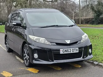 Begagnad Toyota Estima 170 HK (125 kW) 2013 Svart Minibuss