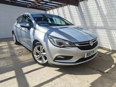 Używany Vauxhall Astra SRi 100 KM (73 kW) 2017 Srebrny Hatchback