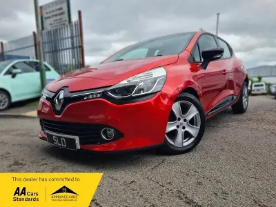 Used Renault Clio Dynamique 90 HP (66 kW) 2015 Red Hatchback