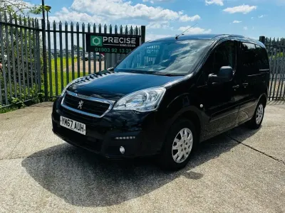 Gebraucht Peugeot Partner Tepee Active 110 PS (80 kW) 2018 Schwarz Van / Kleinbus