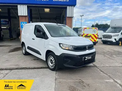 Used Vauxhall Combo 100 HP (73 kW) 2024 White MPV