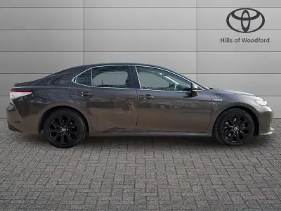 Usado Toyota Camry Design 218 HP (160 kW) 2019 Cinzento Sedan