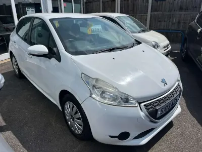 Used Peugeot 208 Access 82 HP (60 kW) 2013 White Hatchback