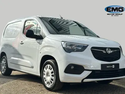 Second-hand Vauxhall Combo S 100 CP (73 kW) 2023 Alb Monovolum