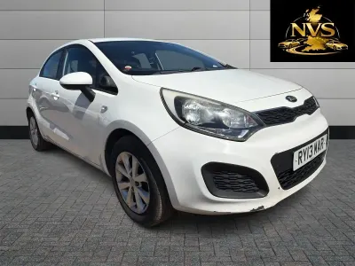 Used Kia Rio 75 HP (55 kW) 2014 White Hatchback