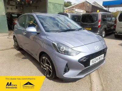 Used Hyundai i10 Premium 84 HP (61 kW) 2024 Blue Hatchback