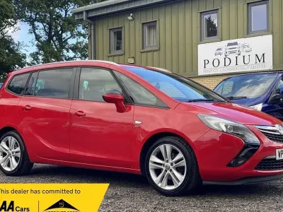 Used Vauxhall Zafira Tourer SRi 140 HP (102 kW) 2015 Red MPV