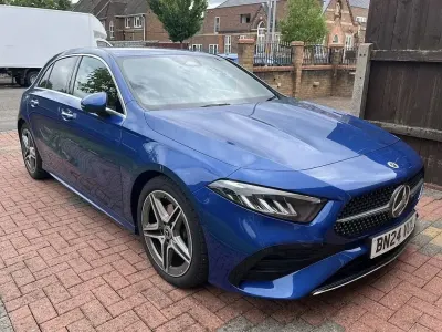 Begagnad Mercedes A200 Executive 163 HK (119 kW) 2024 Blå Halvkombi
