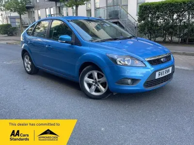 Begagnad Ford Focus Zetec 2011 Blå Halvkombi