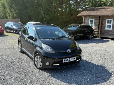 Gebraucht Toyota Aygo 68 PS (50 kW) 2013 Schwarz Kleinwagen